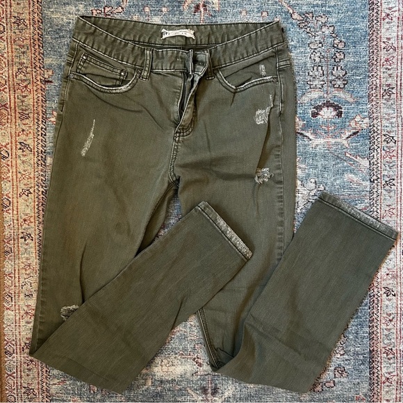 Free People Denim - Free people distressed green skinny jeans (missing button) | size 28